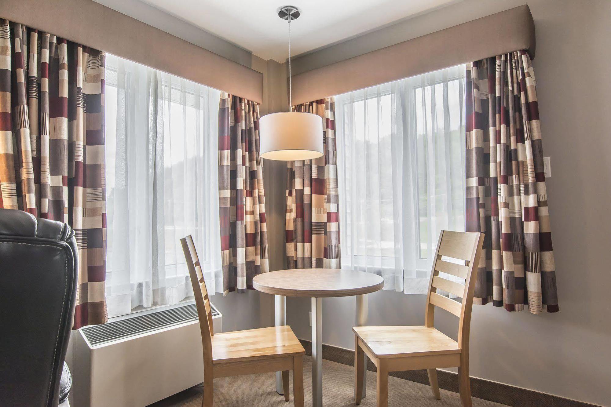 Econo Lodge לה מלבאי מראה חיצוני תמונה