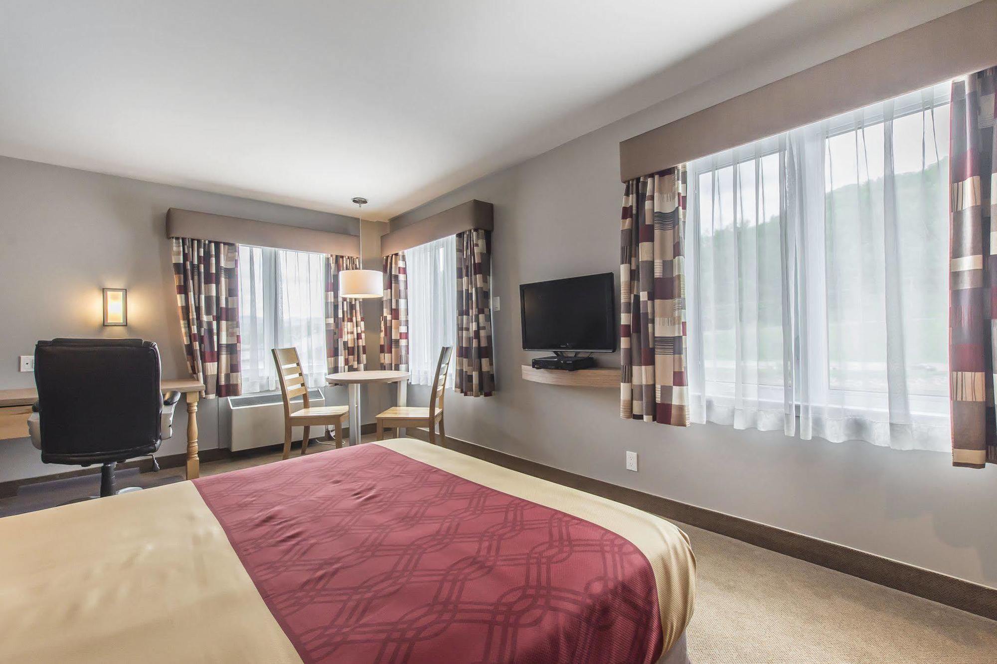 Econo Lodge לה מלבאי מראה חיצוני תמונה